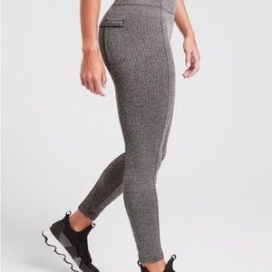 NWT- Athleta grey herringbone pattern legging - size small